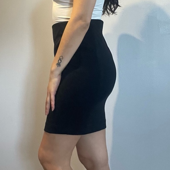 🖤 Sleek and Stylish: Women's Black Pencil Skirt by Joe Fresh,  Size Small 🖤 - Picture 2 of 9